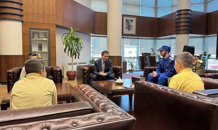 Milli duruşlarıyla gündem olan Konyalı miniklere Başkandan anlamlı jest