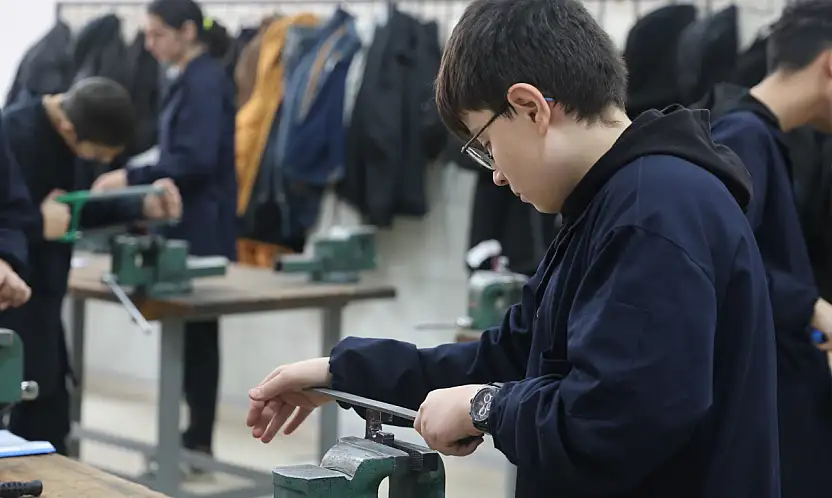Okul değil adet fabrika: Konya'daki meslek lisesinden 12 milyon liralık üretim