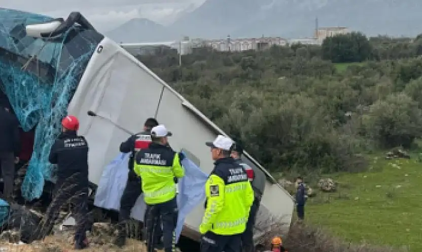 Otobüs kazasında ölen anne ile 16 yaşındaki kızının cenazeleri Konya'ya getirildi!