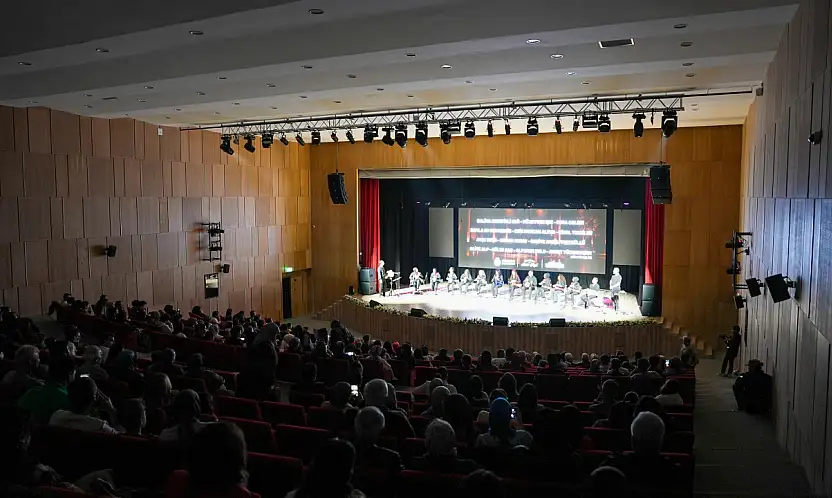 Selçuklu'da sanat rüzgârı esti! Kursiyerlerden büyüleyici performans