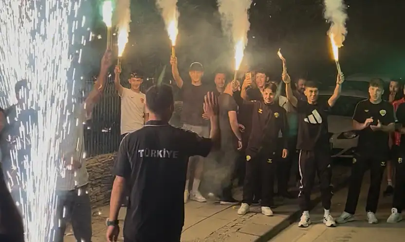 Tarihi madalyayla dönen milli bisikletçilere Konya'da coşkulu karşılama