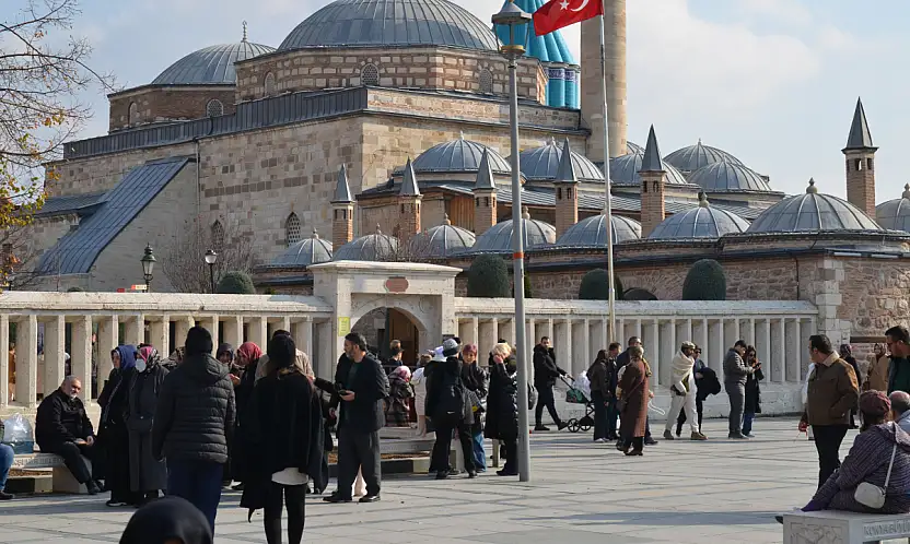 Vuslat günlerinde Konya'da yoğunluk: Mevlana Müzesi doldu taştı