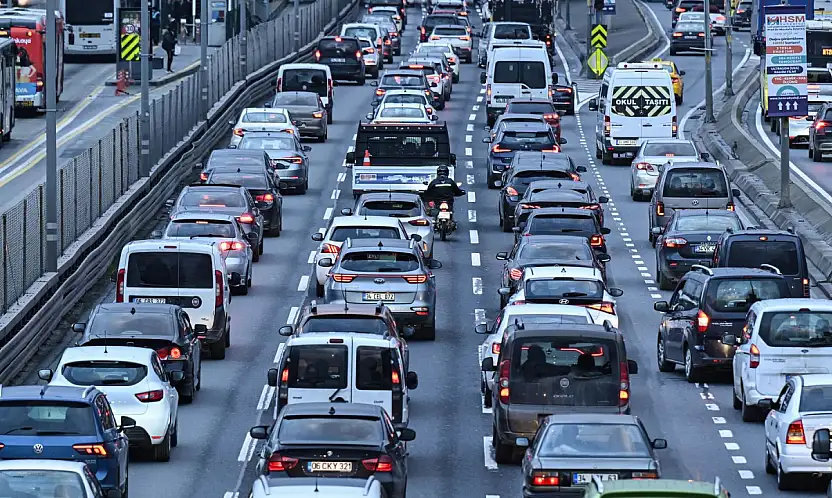 Yollara bir ayda yüz binlerce araç çıktı: Trafikte dev sayı açıklandı