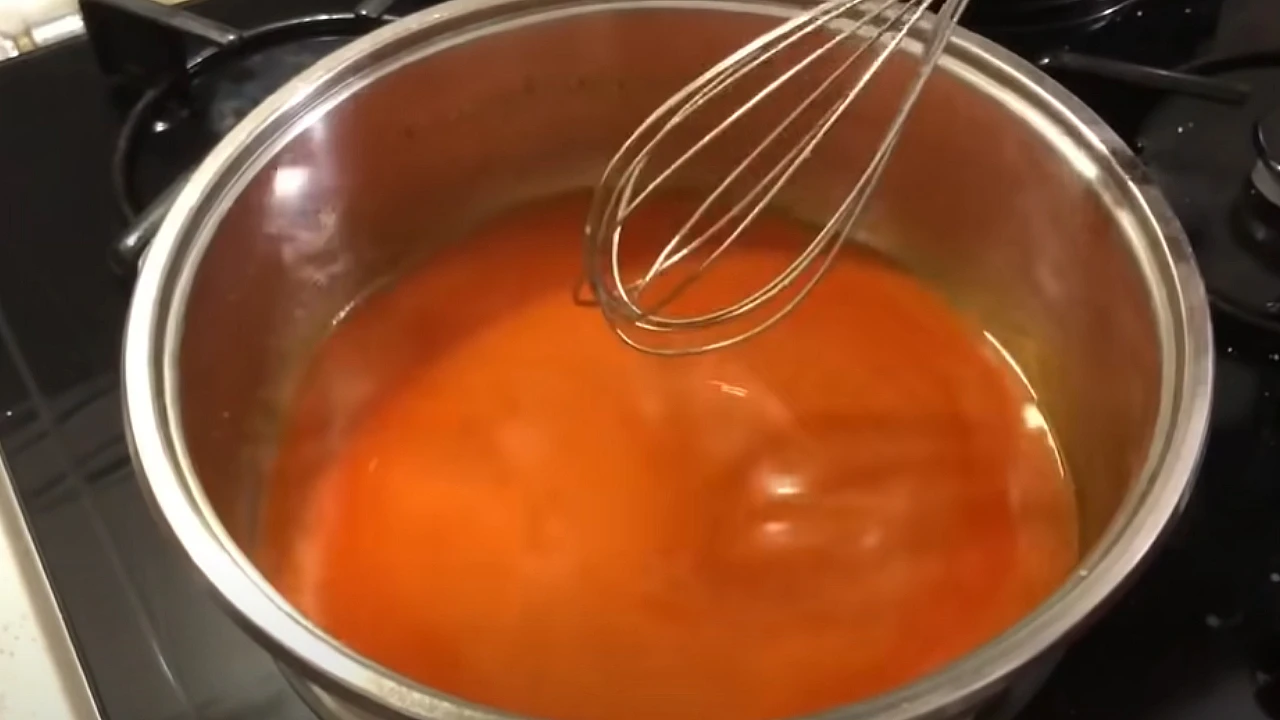 Efsane şef ipek gibi tarhana çorbasının sırrını verdi. Tarhana asla topaklanmıyor…