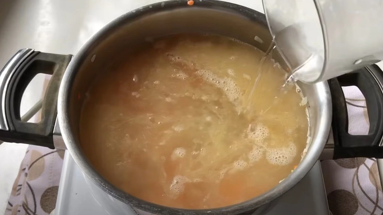 Ezogelin çorbasını bir de böyle deneyin. İçerisine 3 kaşık ekleyince besin değeri artıyor…