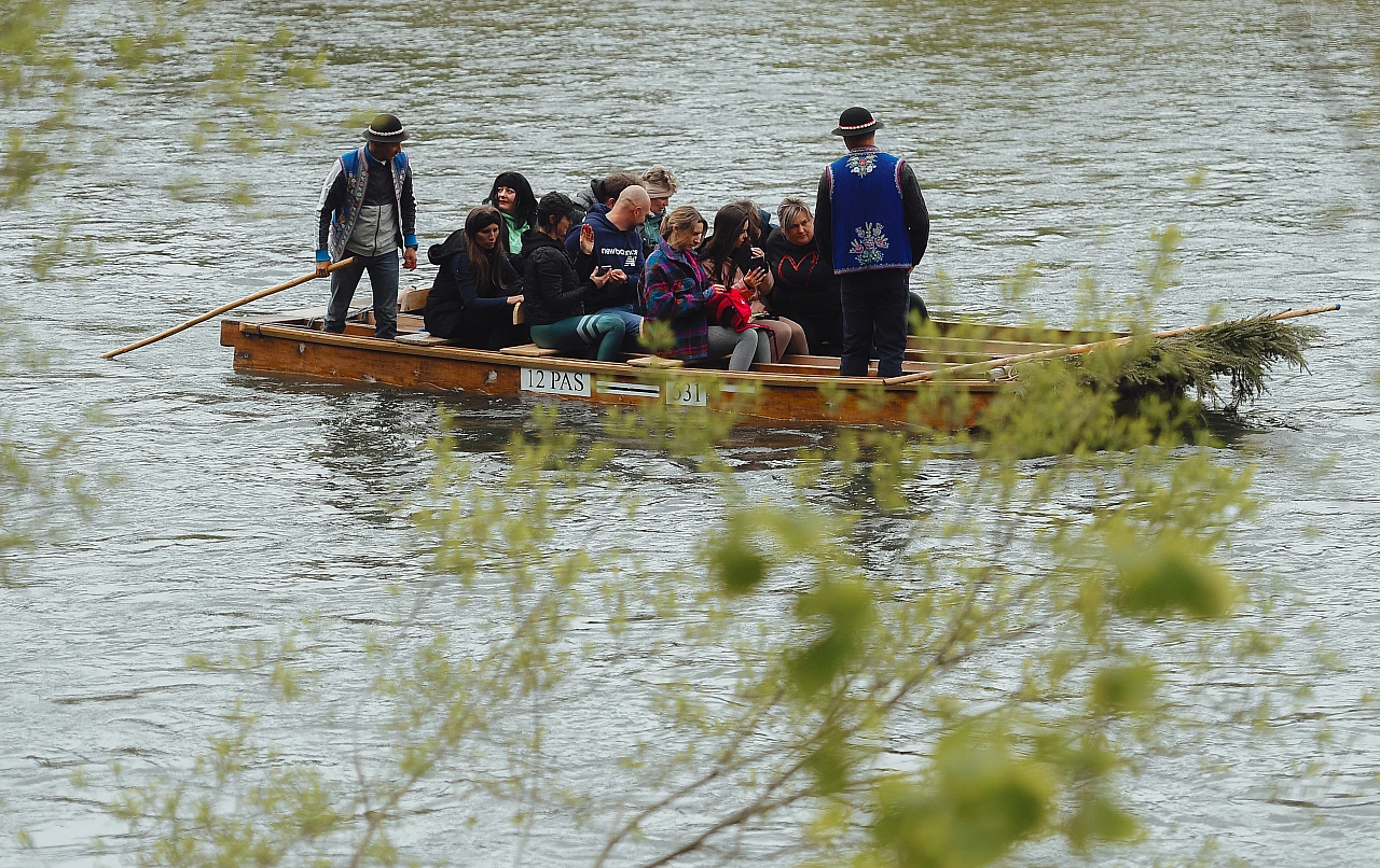 Slovakya'nın Cerveny Klastor kentinde yaz turizmi canlanıyor