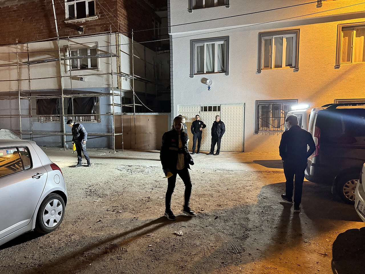 Hapis cezası bulunan şahıs, polise direnirken vurularak etkisiz hale getirildi