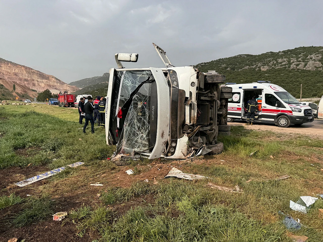 Gaziantep'te minibüs kaza yaptı: 10 yaralı