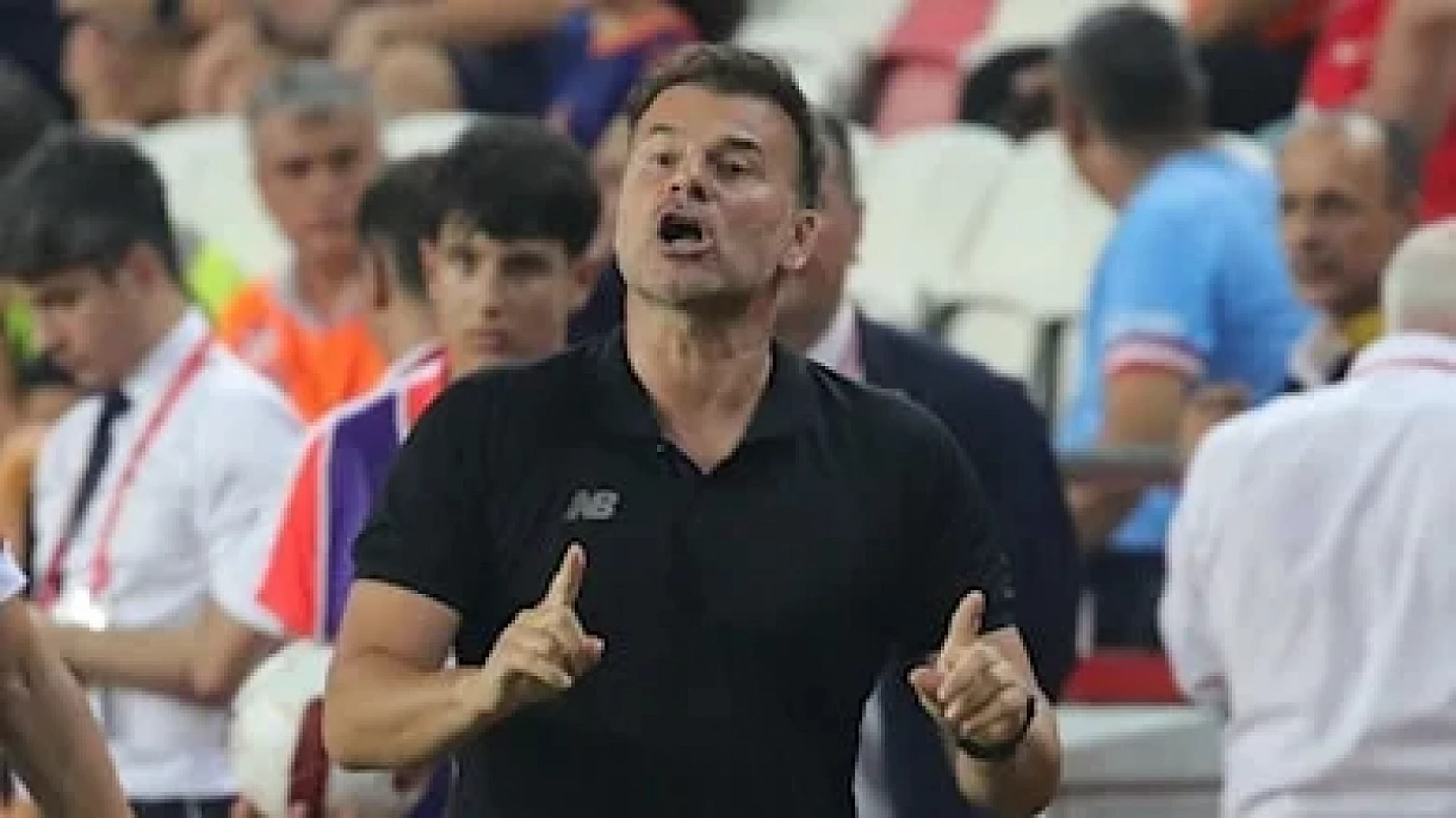 Mete Kazaz'dan Aleksandar Stanojevic'e: Teknik direktör katkısı nerede?
