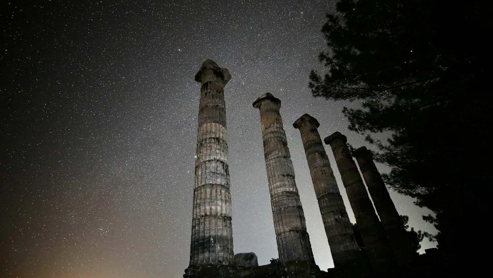 Aydın'ın Söke ilçesindeki Priene Antik Kenti, geceleri fotoğrafçıları ağırlıyor
