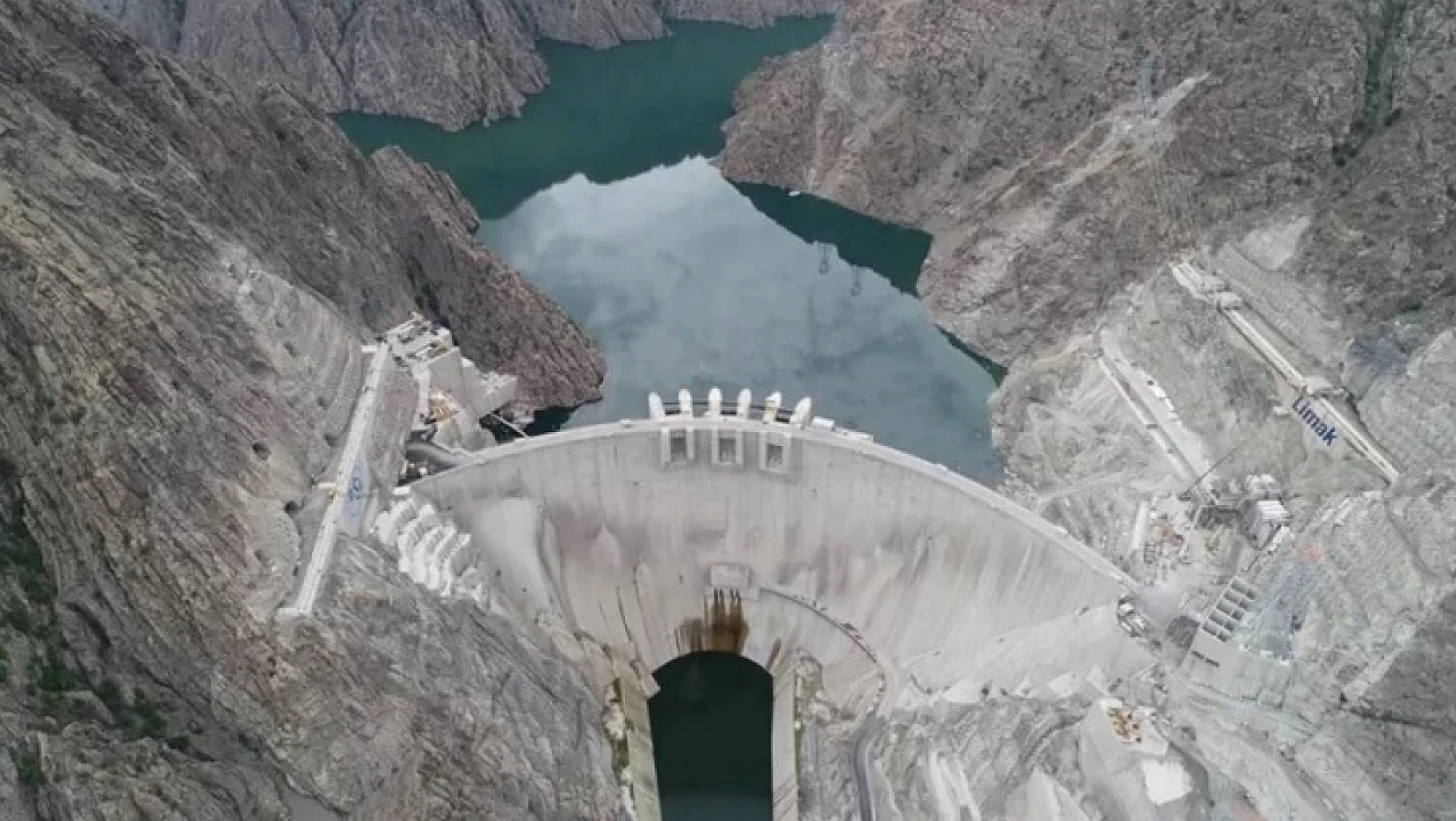 Türkiye'nin en büyük barajı Yusufeli'nde su yüksekliği 145,30 metreye ulaştı