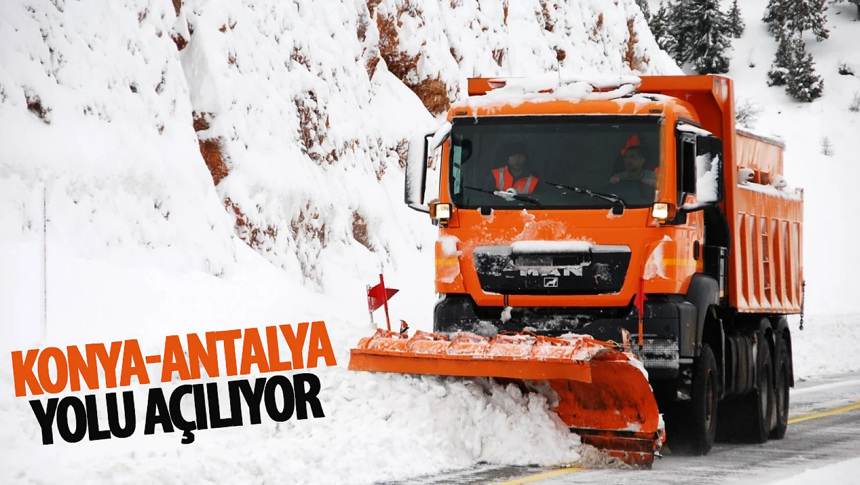Antalya-Konya kara yolunda ekiplerin yolu açık tutma çabası