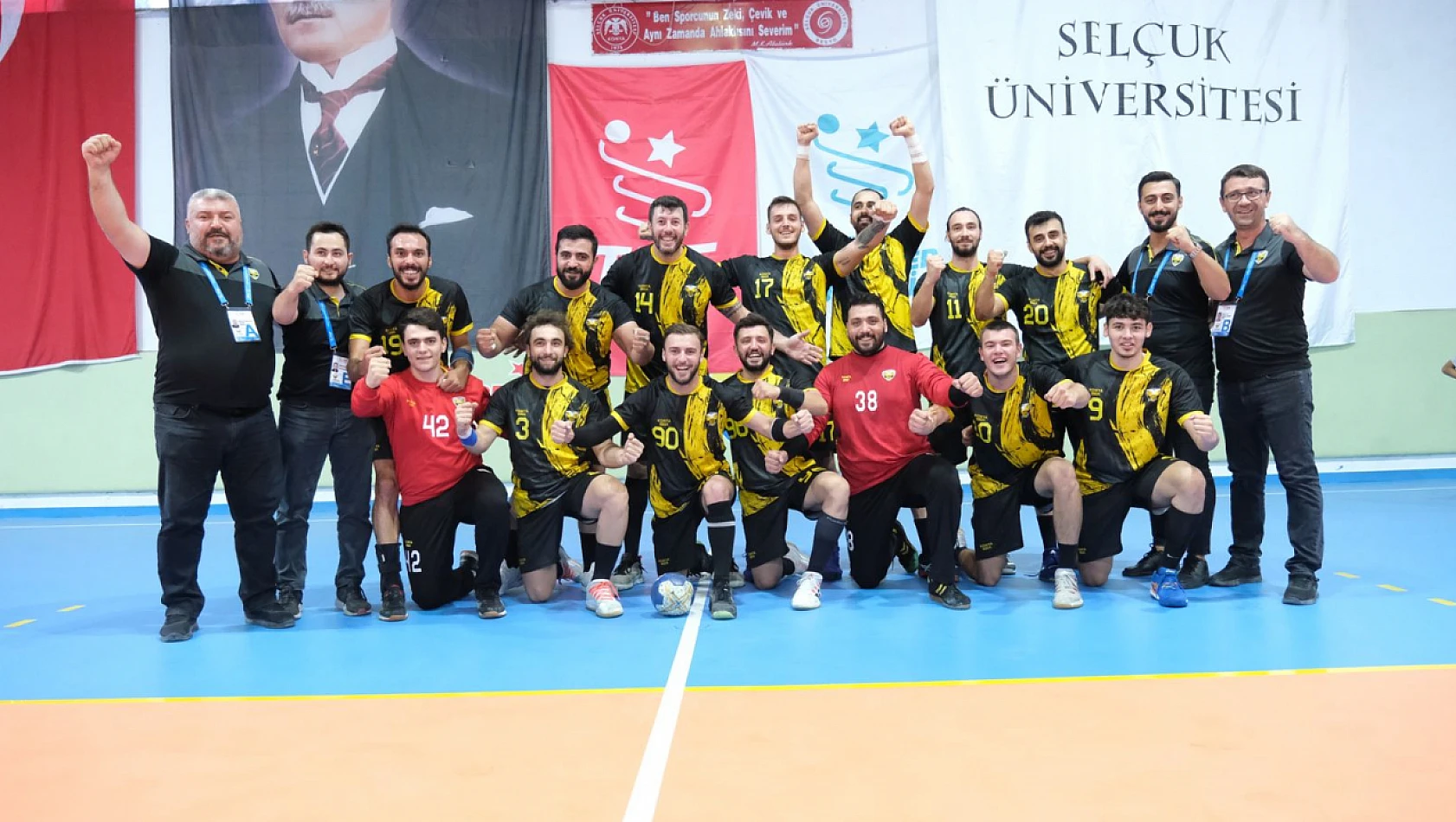 Büyükşehir Hentbol play- off'ta