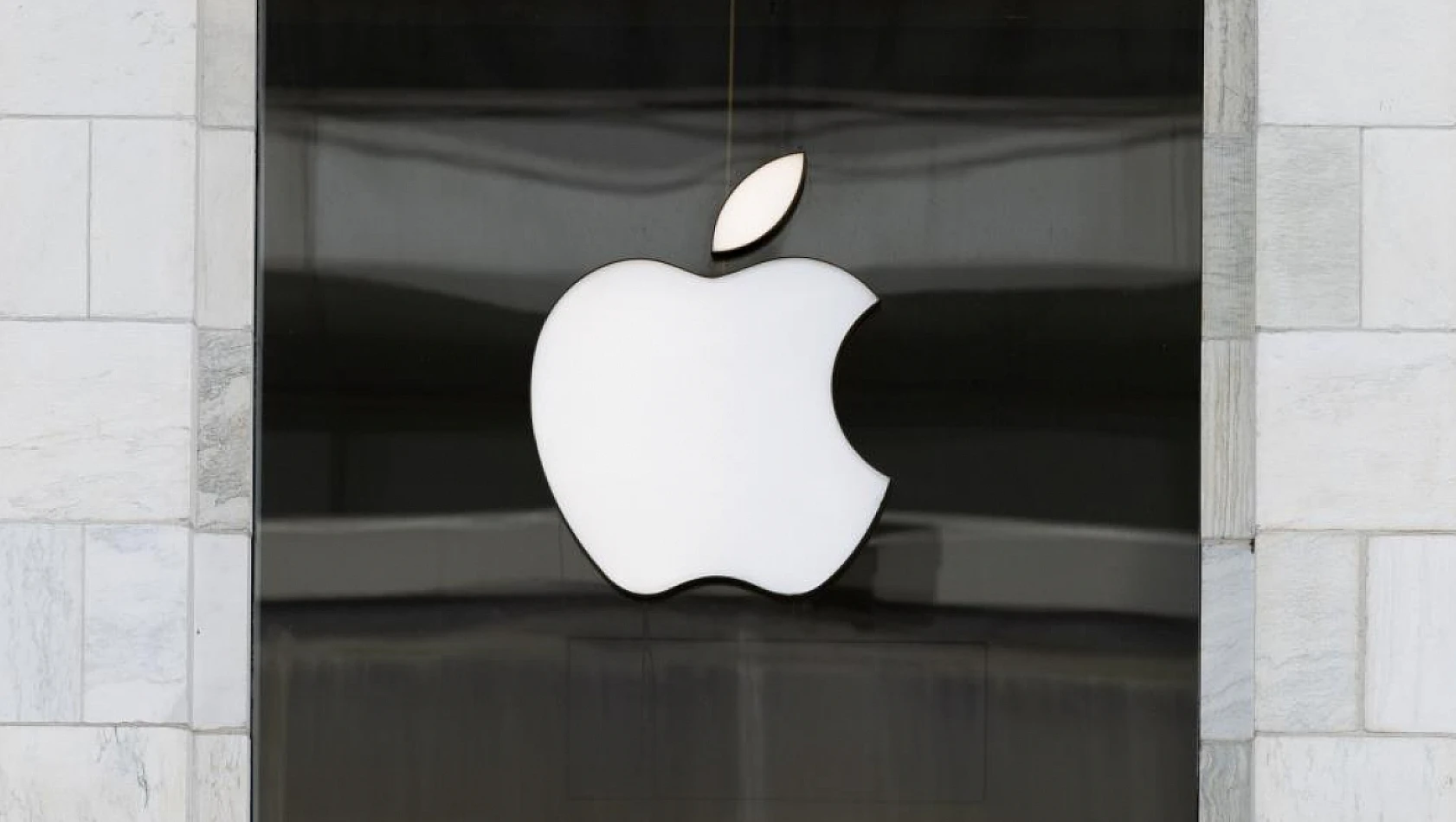 Çin, iPhone ve diğer yabancı markalara ait akıllı telefonları yasakladı mı? Apple, 200 milyar dolar kaybetti mi?