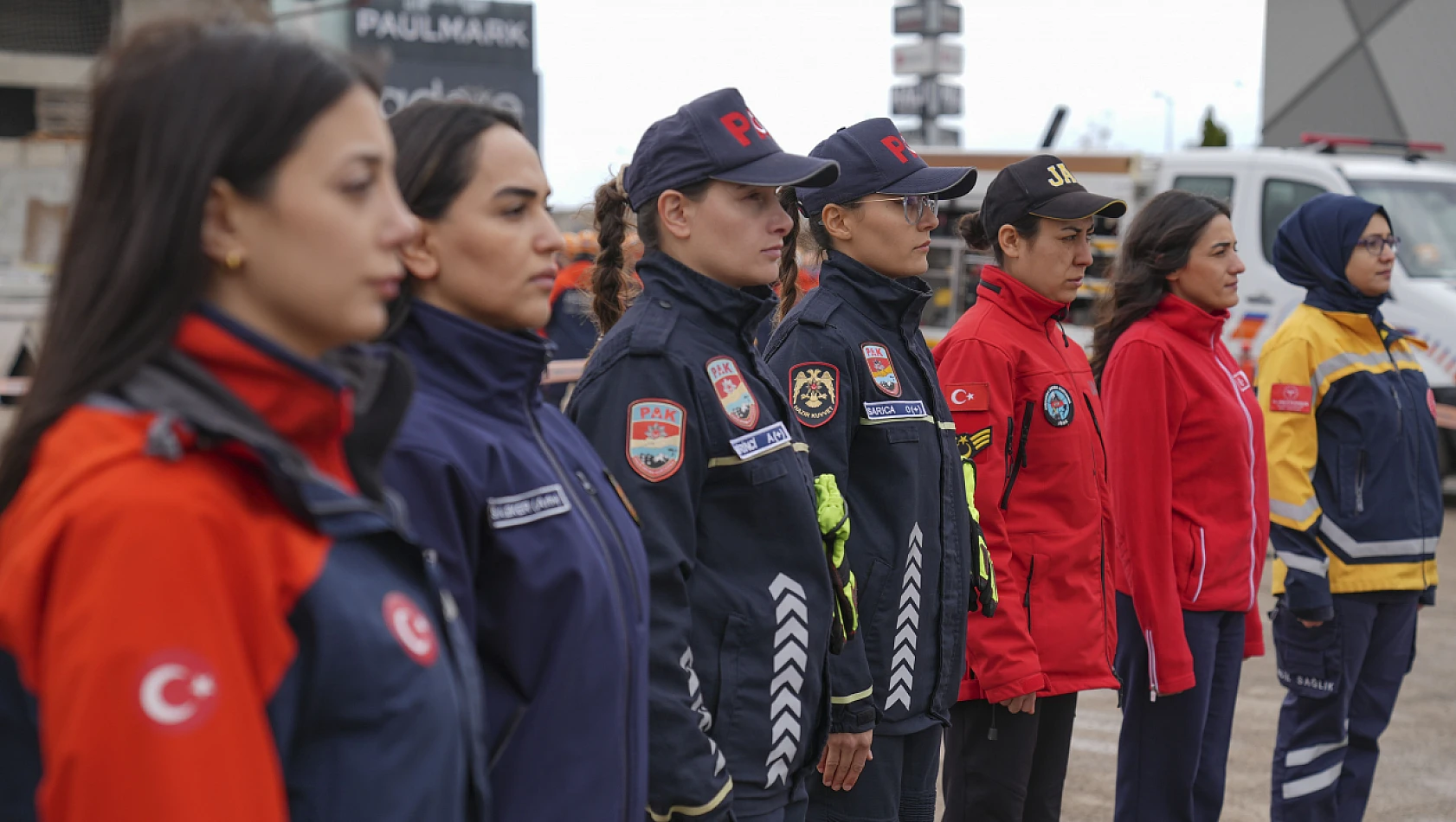Deprem sonrası dayanışma: Kadınlar Afet Müdürlüğünde buluştu