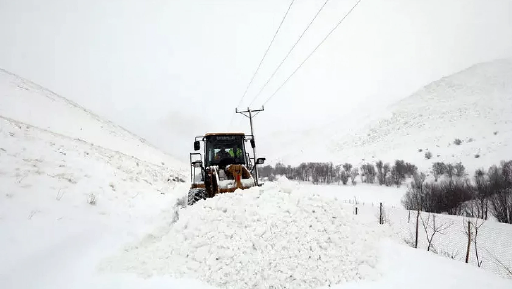 Erzurum'da Kar Engeli: Erzincan ve Bayburt Yolları Ulaşıma Kapandı!