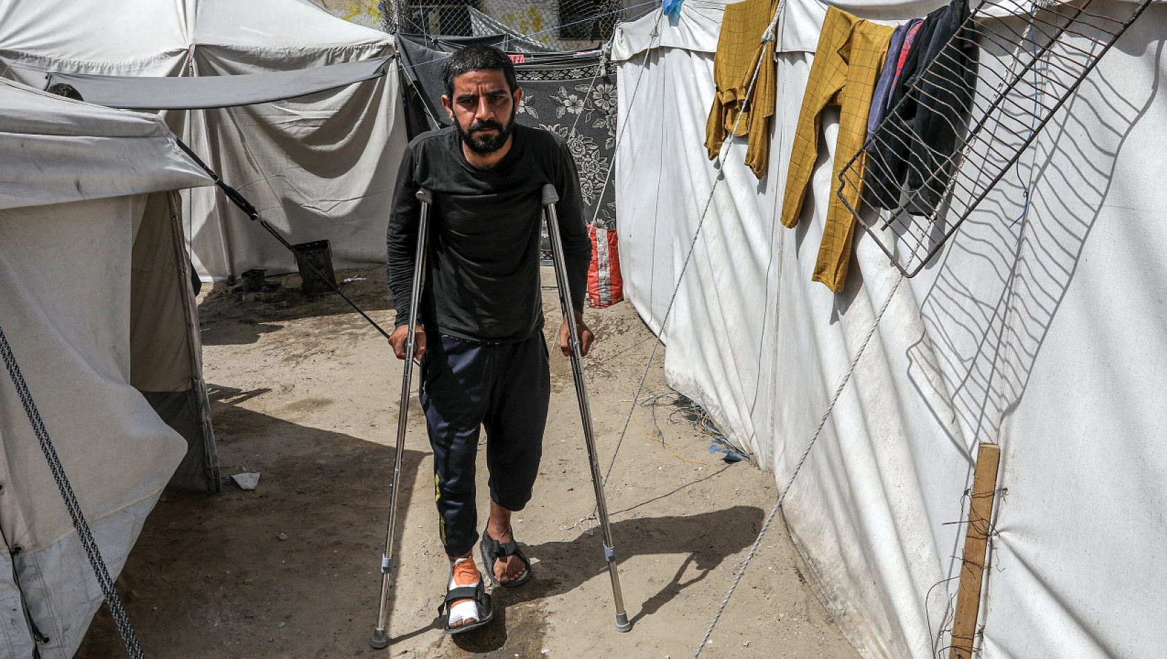 Filistinli İbrahim El-Neccar, tedavi için yardım çağrısında bulunuyor