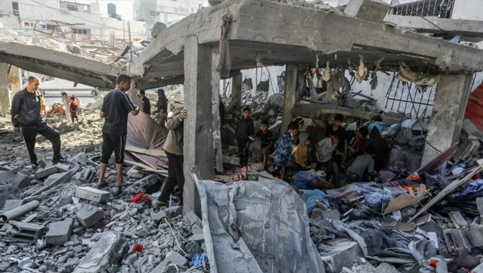 Gazze'de 194 gündür devam eden saldırılarda can kaybı 33 bin 899'a yükseldi
