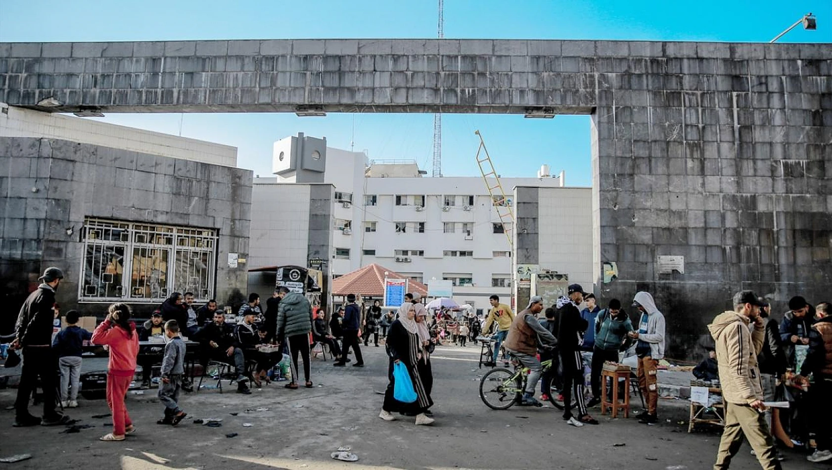 Gazze'deki Sağlık Bakanlığı BM'ye İsrail'in Şifa Hastanesindeki 'katliamını' durdurması için çağrı yaptı