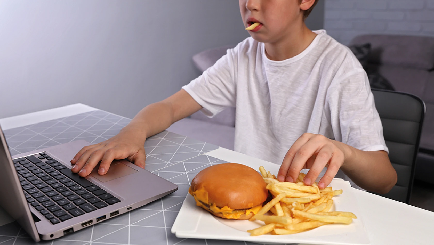Hangi beslenme alışkanlığı obeziteyi tetikliyor