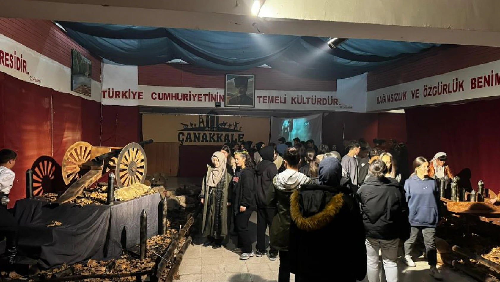 Karaman'da öğrencilere okulda Çanakkale Müzesi oluşturuldu