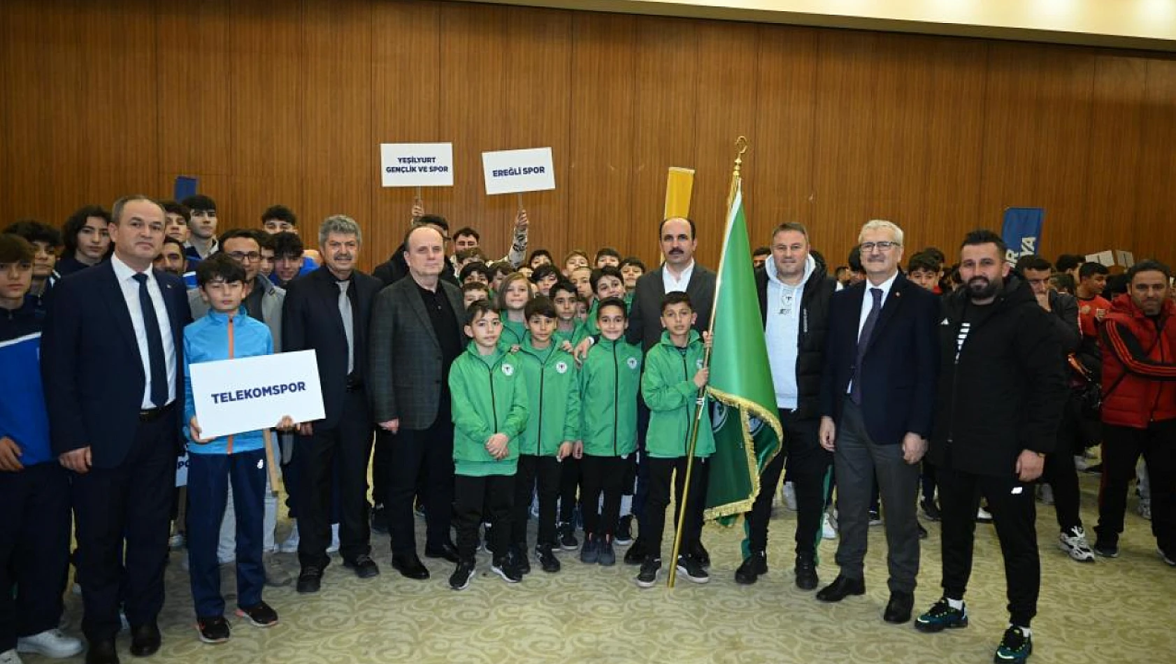  Konya Büyükşehir amatör spor kulüplerine 7.5 milyon liralık malzeme desteğinde bulundu!