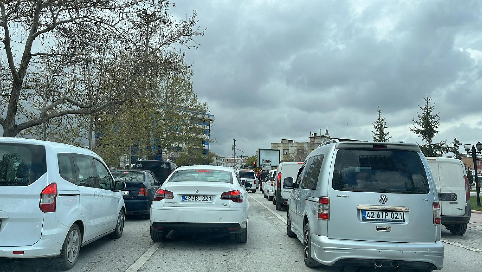 Konya'da bayram hazırlığı trafiği felç etti: Yolda kaldılar!