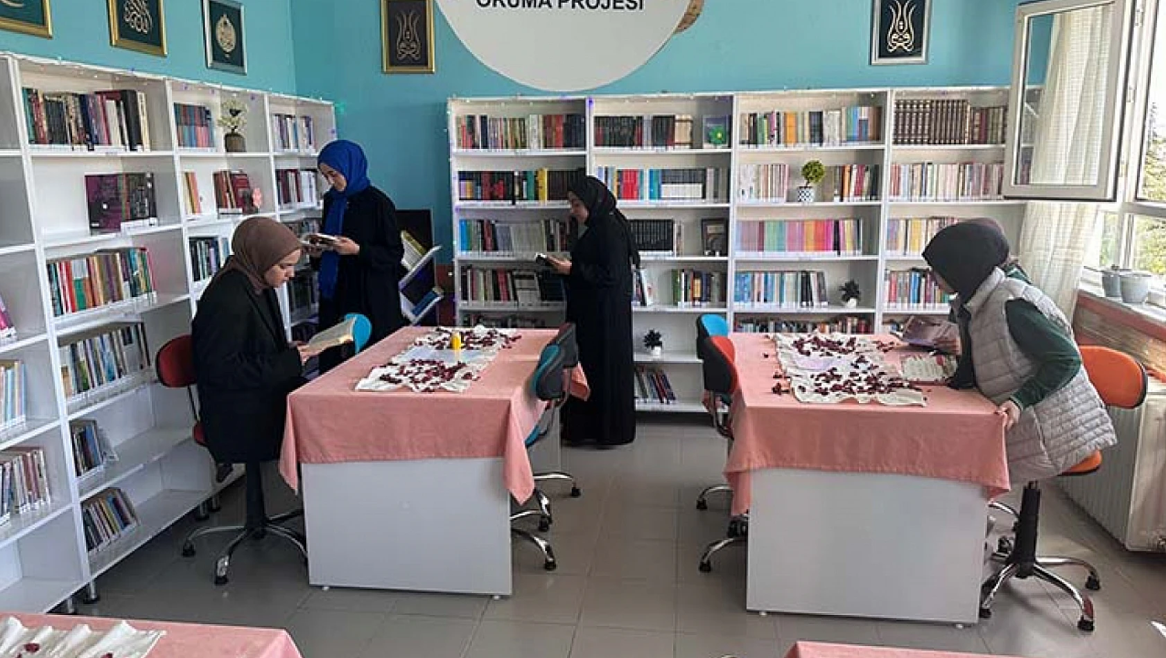 Konya'da Esra öğretmenin kütüphane hayalini meslektaşları gerçekleştirdi!