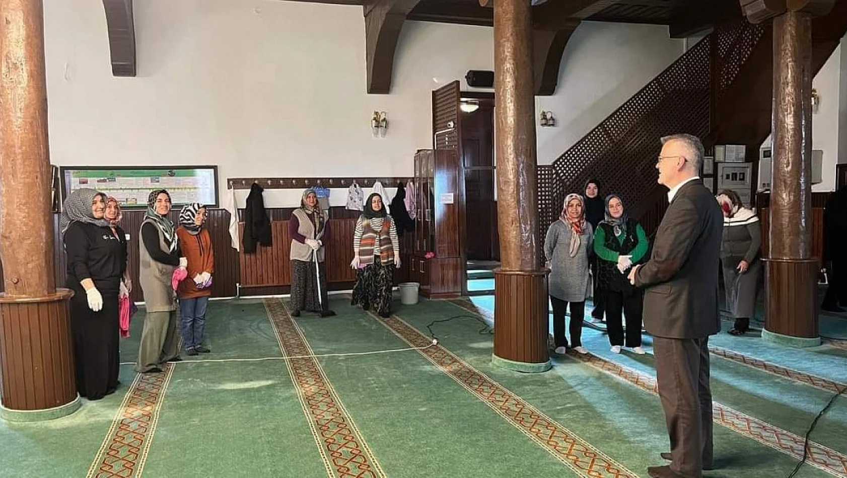 Konya'nın bu ilçesinde bayram öncesi camilerde temizlik!
