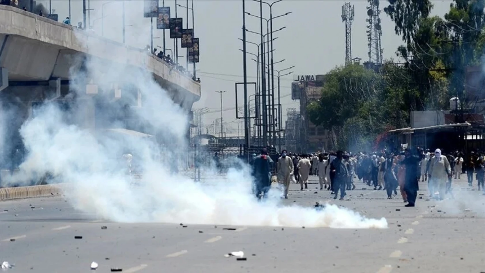 Pakistan'daki protestolar can aldı, ölü sayısı artıyor