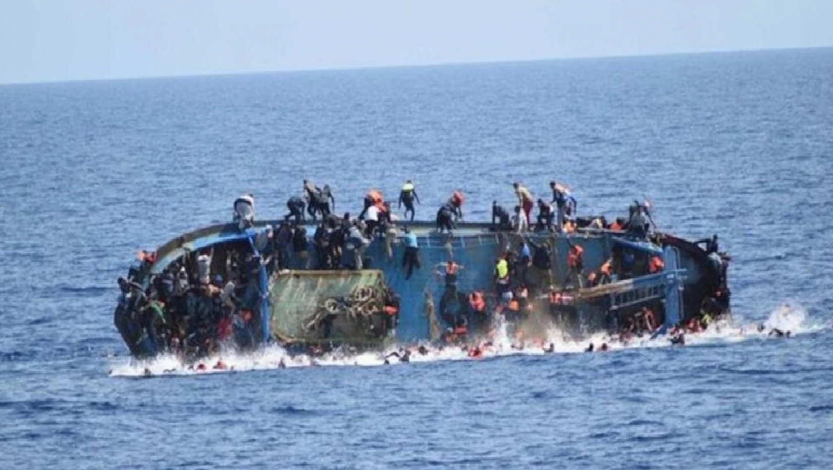 Senegal'de tekne battı. 15 göçmen göz göre göre can verdi