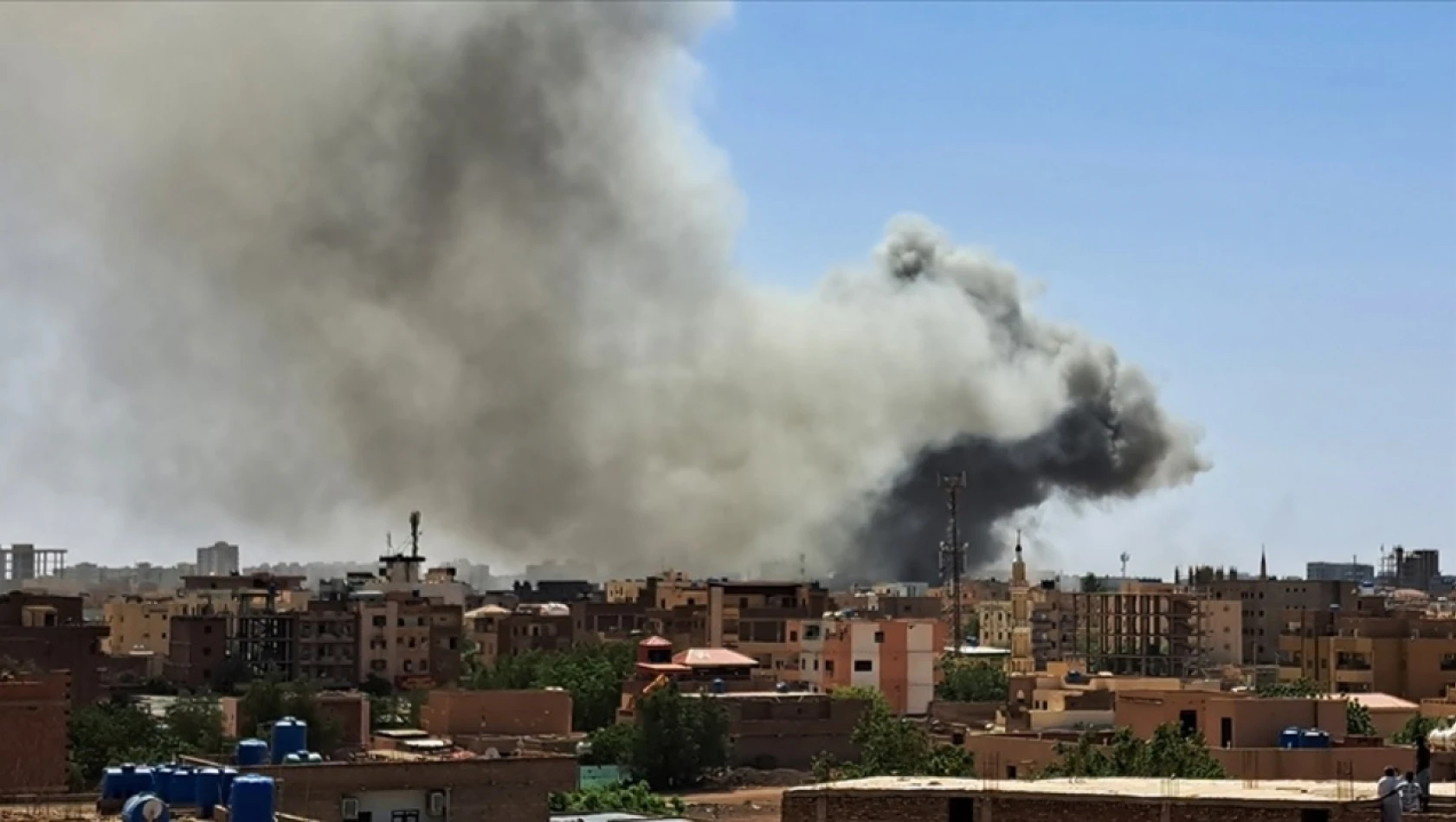 Sudan bombardıman altında: 17 ölü