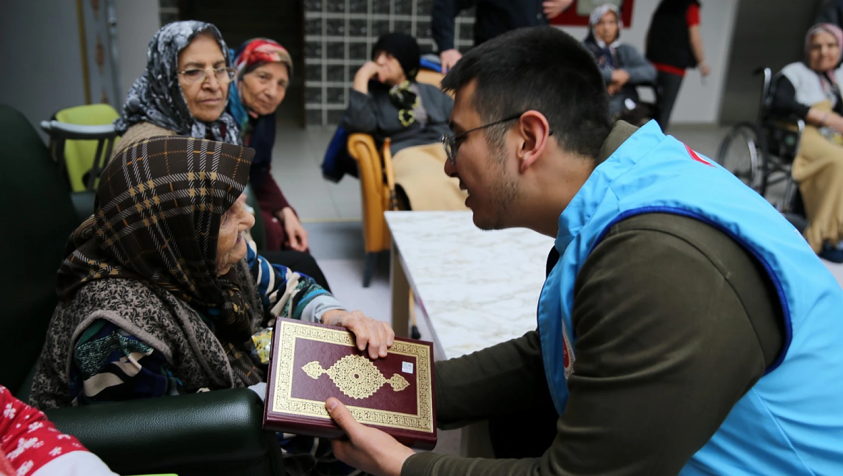 Türkiye Diyanet Vakfı, 85 ülkede binlerce ihtiyaç sahibine Kuran-ı Kerim dağıttı