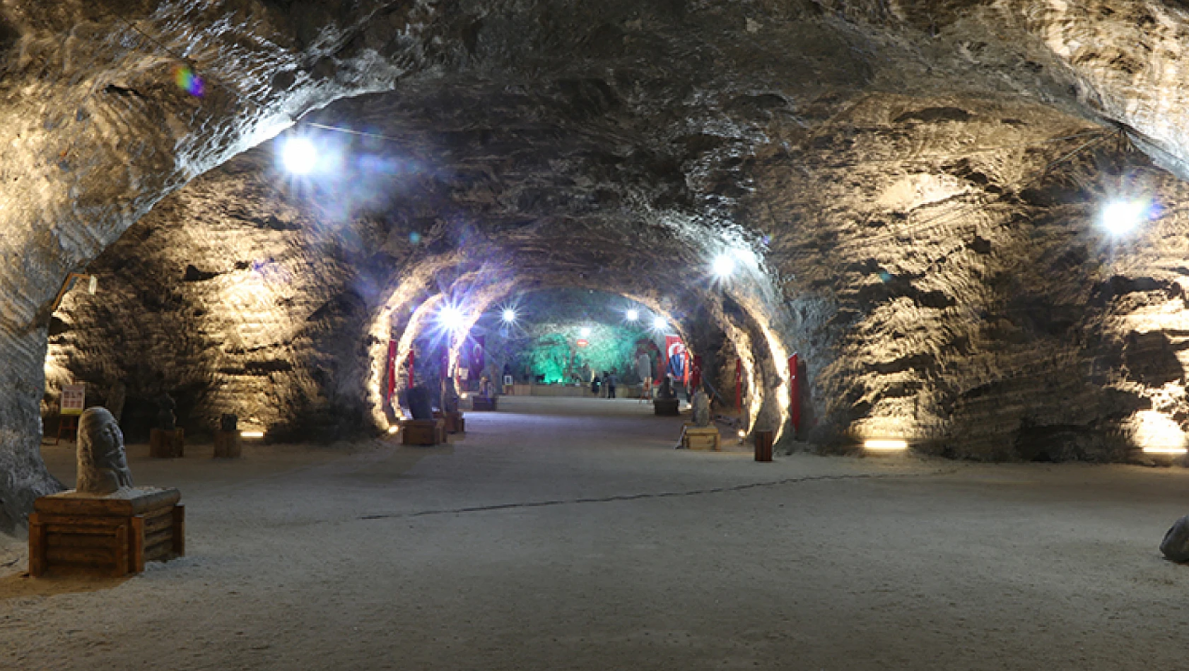 Yerin 150 metre altın Hititlerden kalma tuz mağarası üretime devam ediyor!
