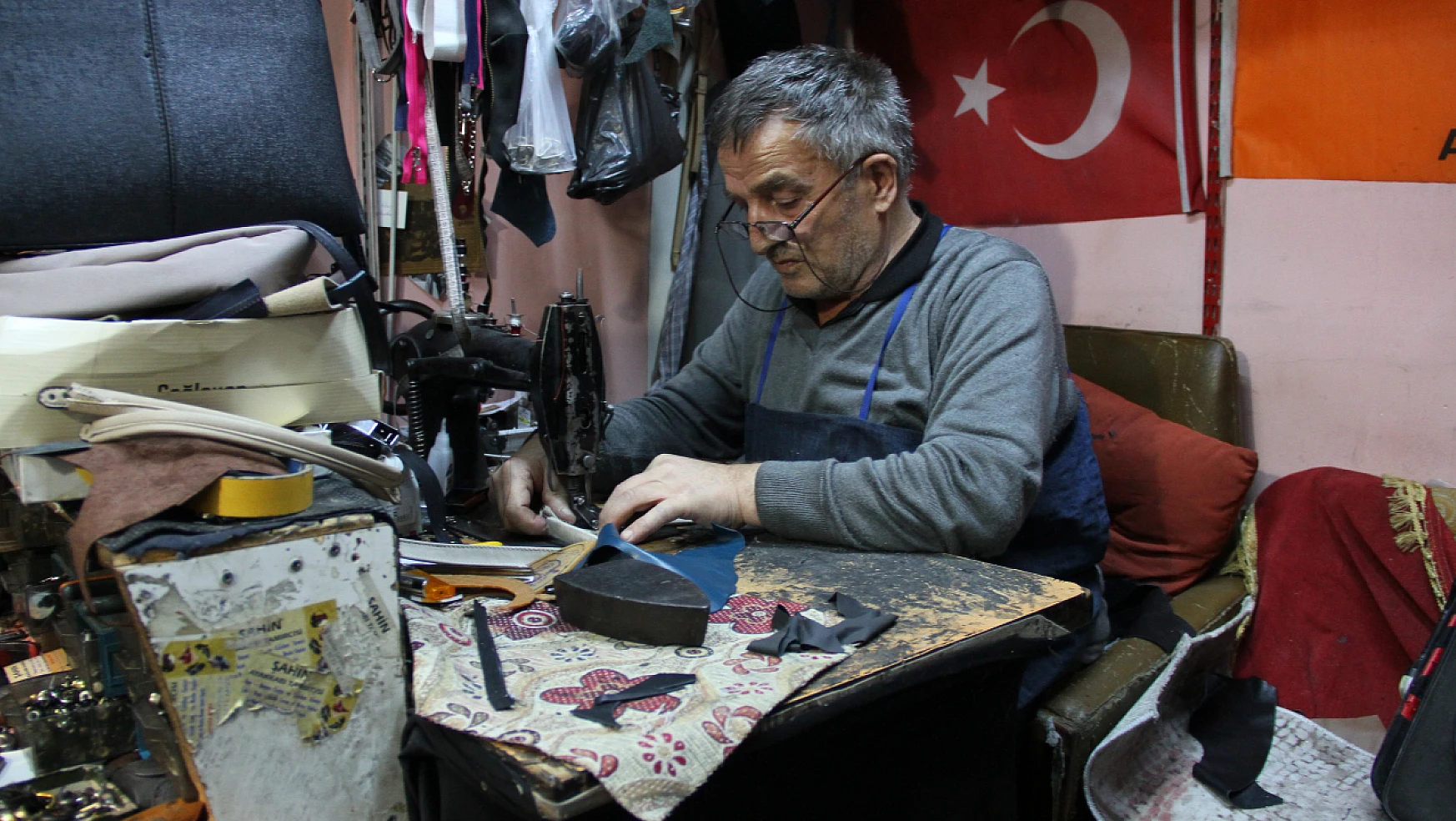 55 yıldır Kayseri'nin ayakkabı tamircisi: Mustafa Bebe