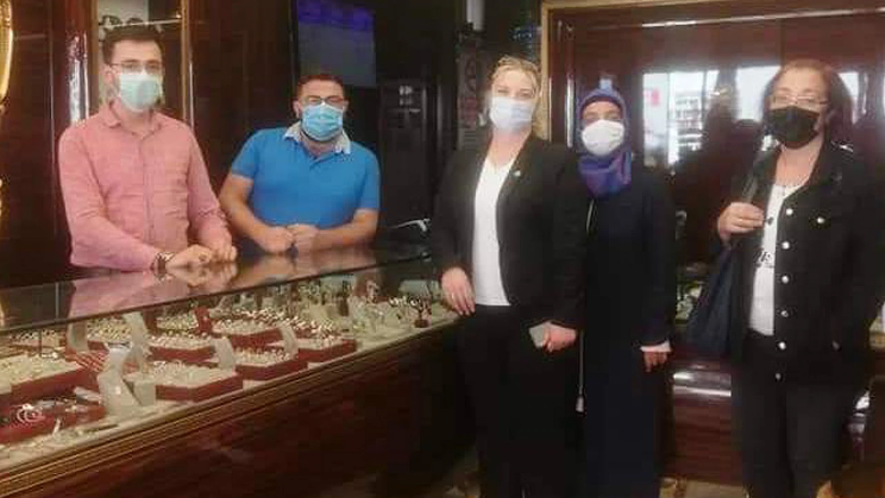 Karatay MHP Kadın Kolları Konya esnafını ziyaret etti