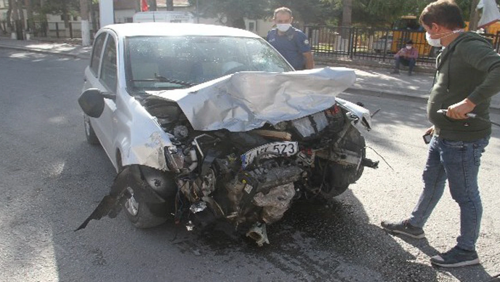 Konya'da otomobiller çarpıştı: 3 yaralı