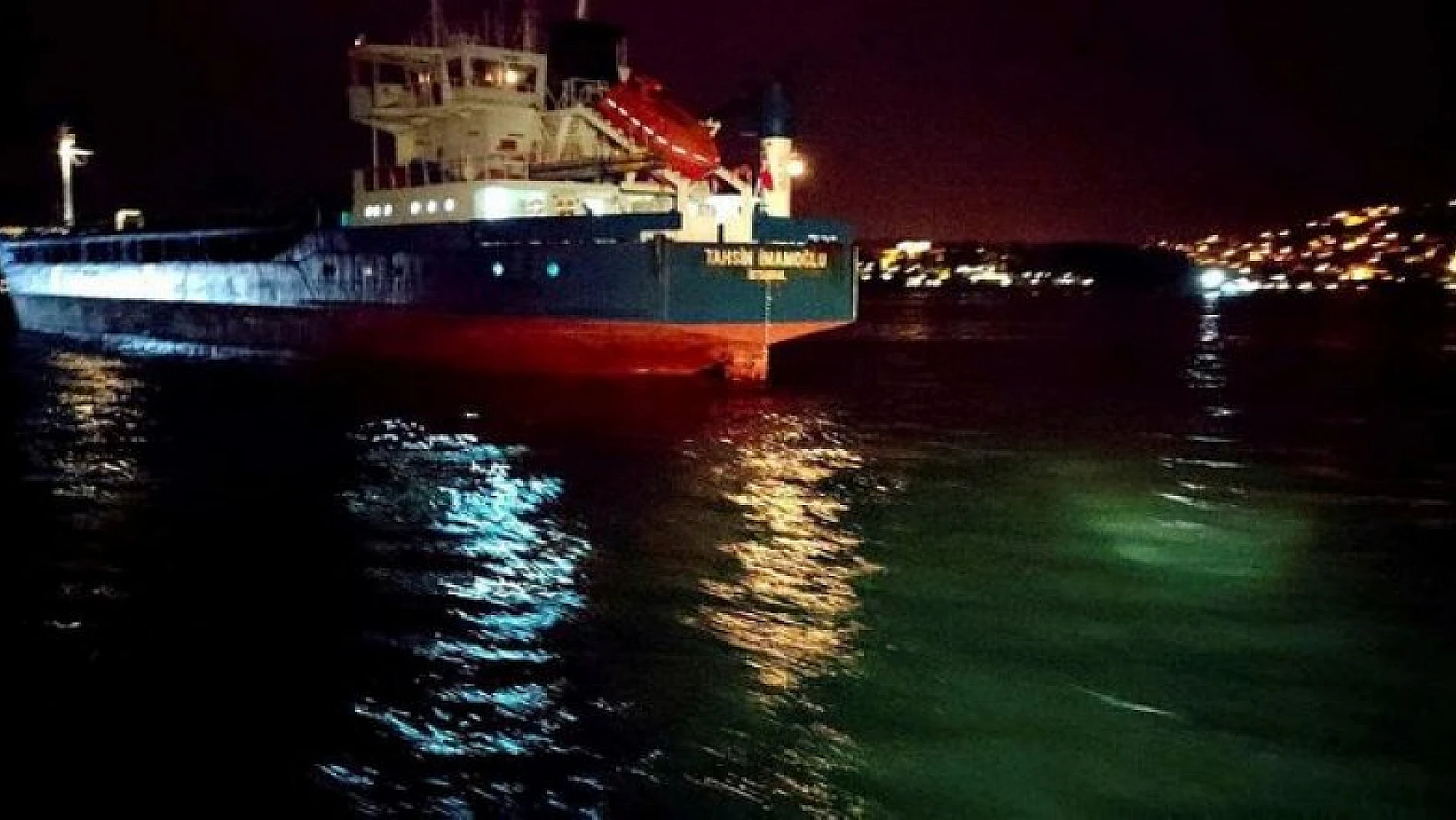 İstanbul'da gemi kazası: iki yük gemisi çarpıştı