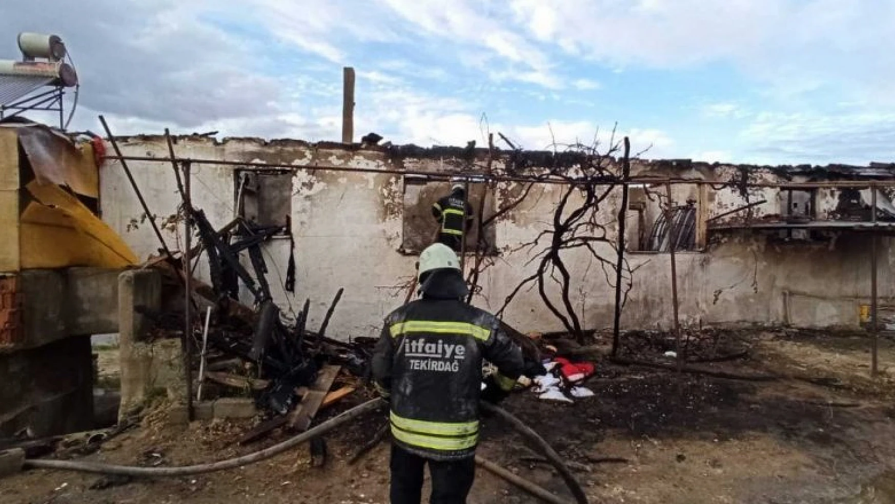 Malkara'da 2 ev yandı: 1 kişi hastanelik oldu