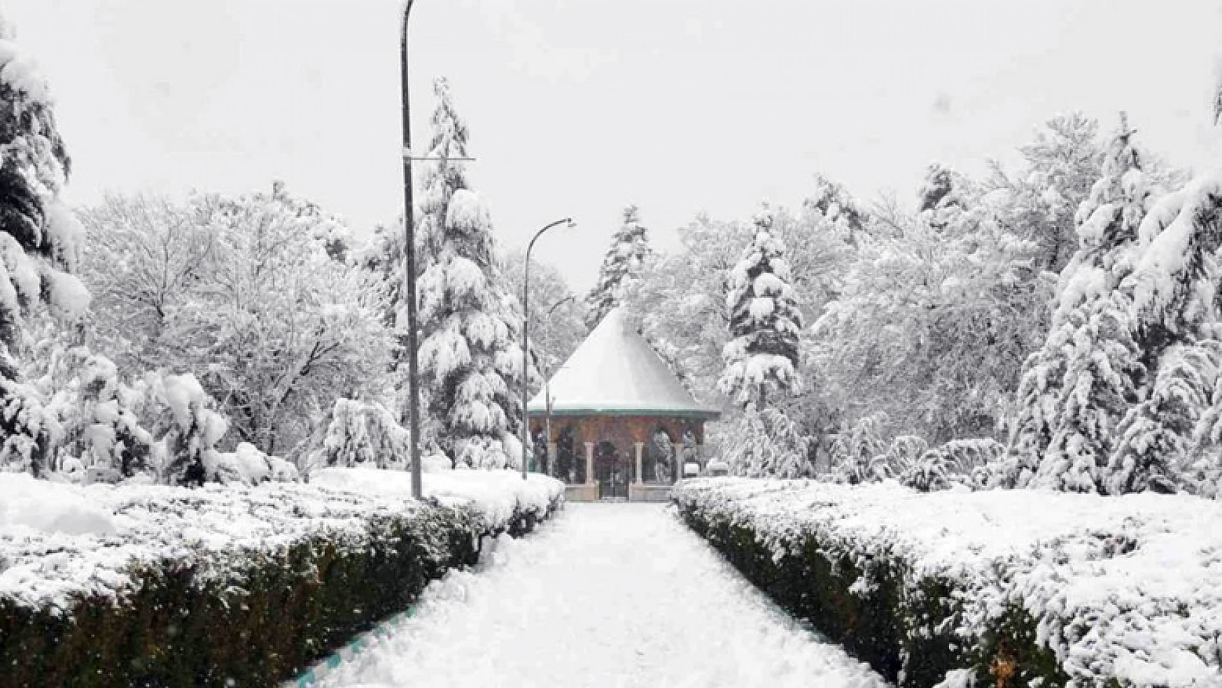 Akşehir'de kar yağışı kartpostallık manzaralar ortaya çıkardı