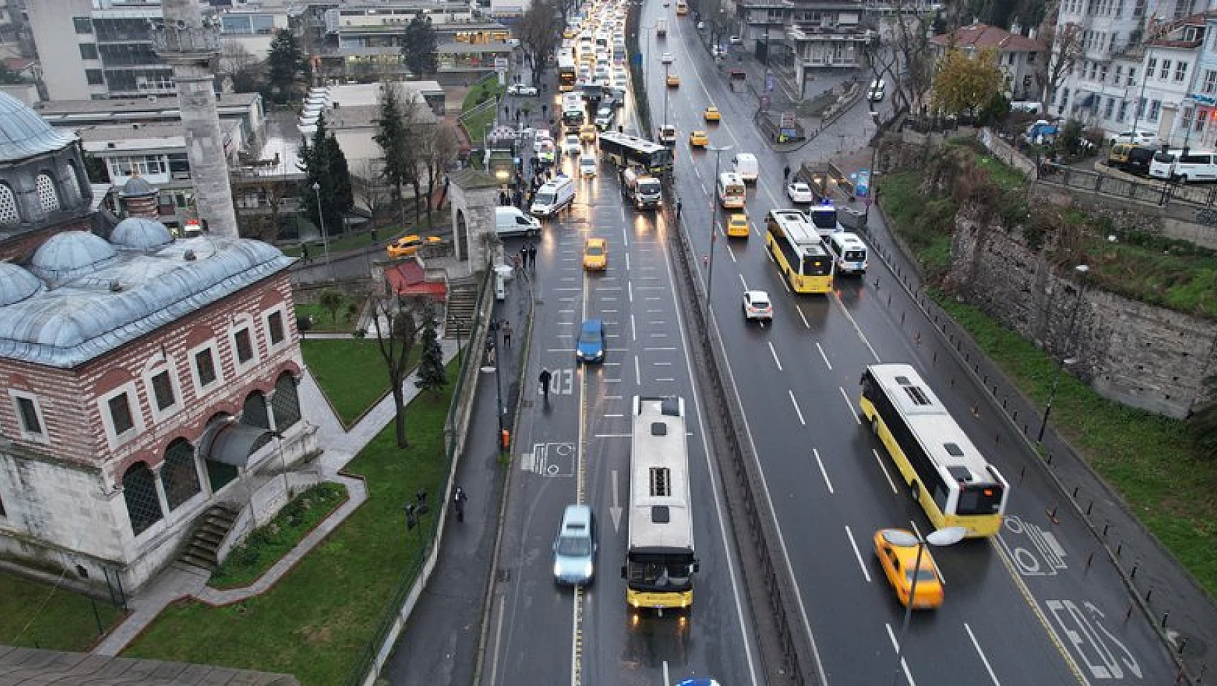 Unkapanı'nda İETT otobüsleri çarpıştı:8 yaralı