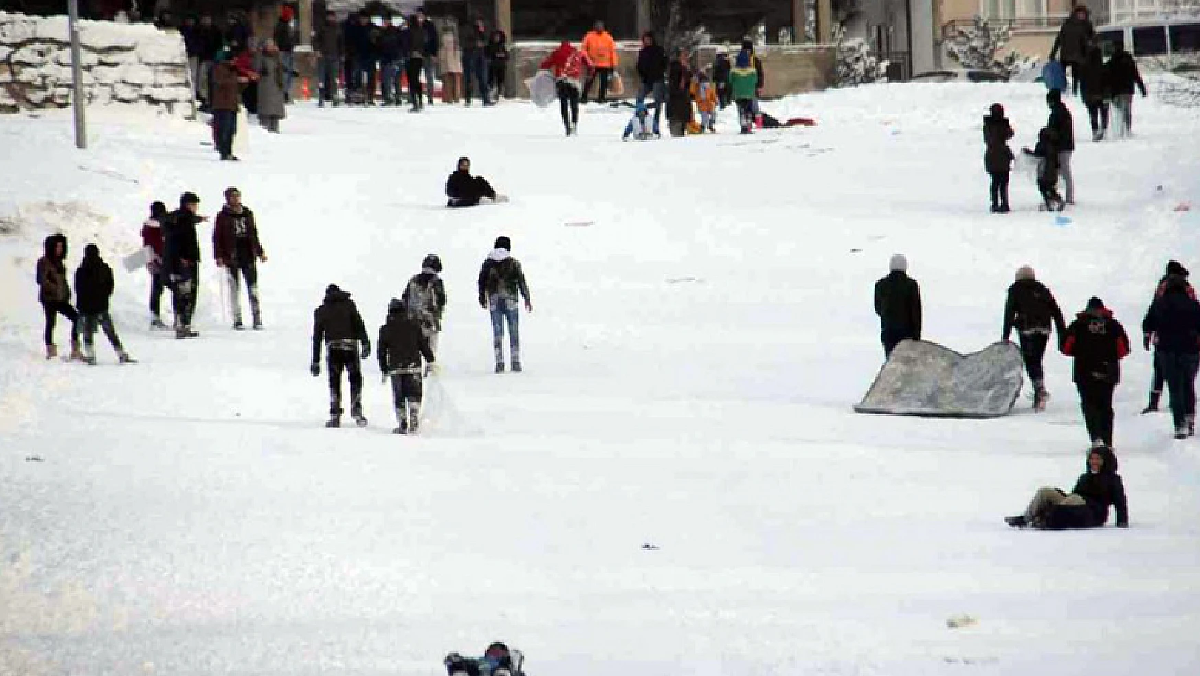 Beyşehir'in doğal kayak merkezi kayak severlerin gözdesi oldu