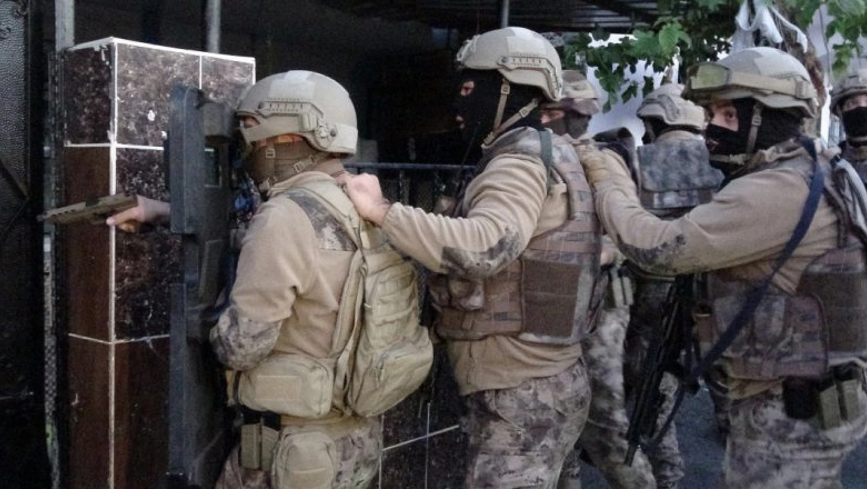 İstanbul'da terör operasyonu: 15 şüpheli yakalandı