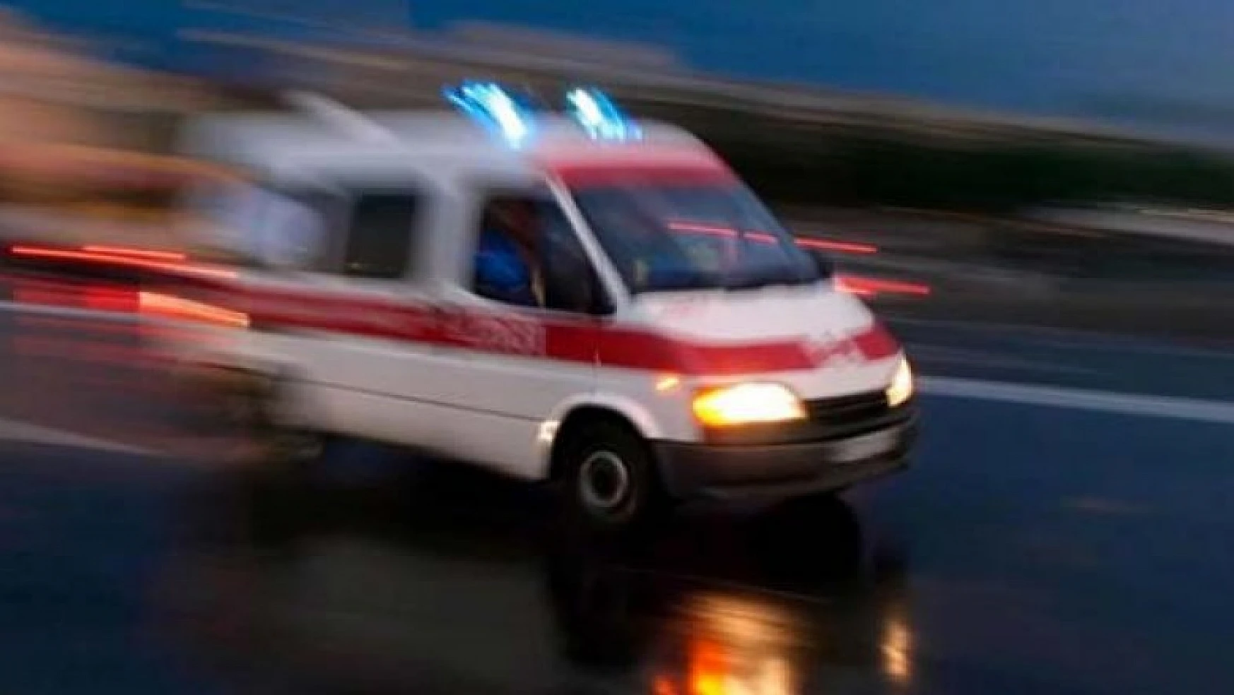 Konya'da pazarda başına tahta direk düşen kadın yaralandı