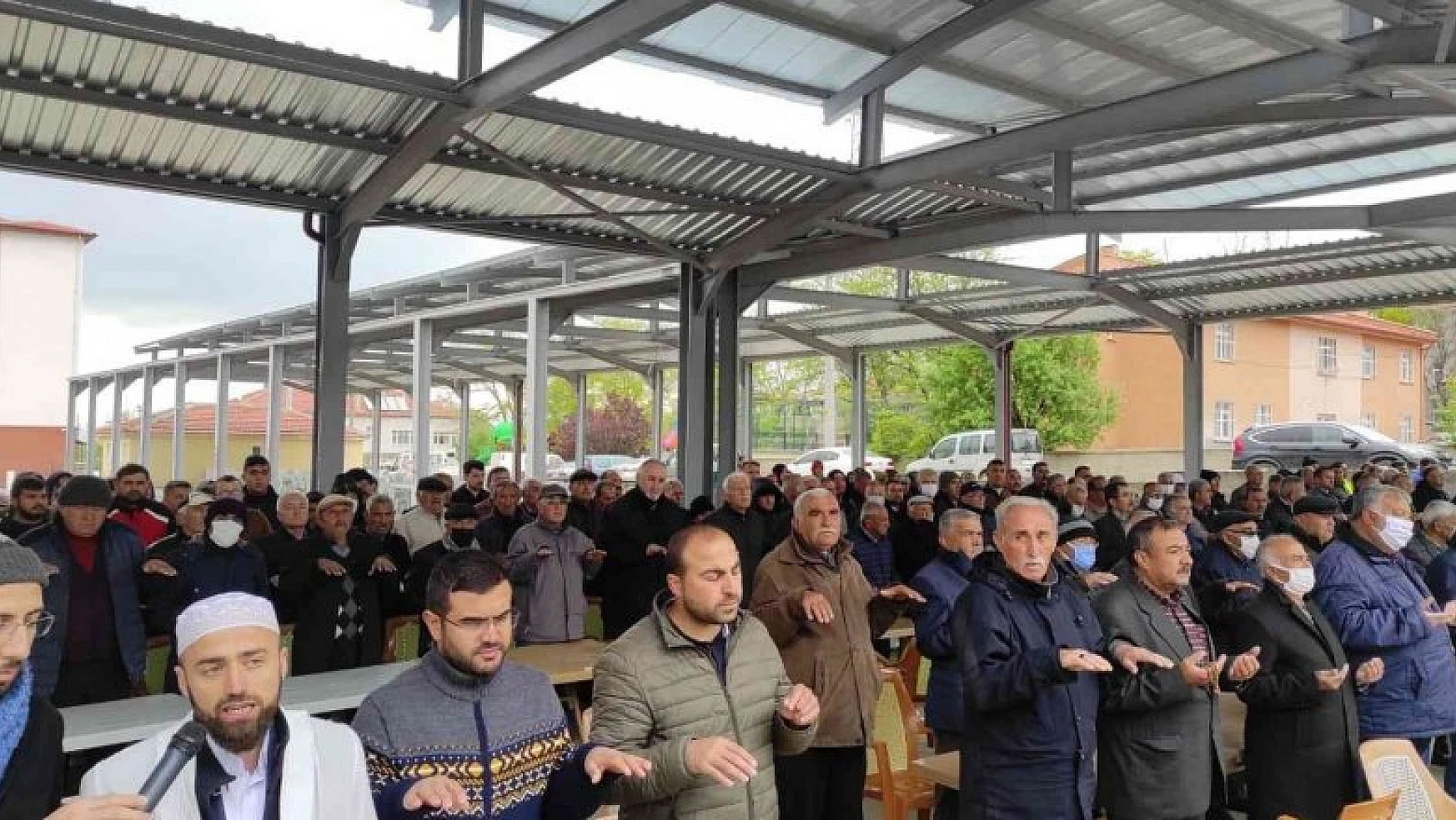 Ankara'da vatandaşlar yağmur duasına çıktı