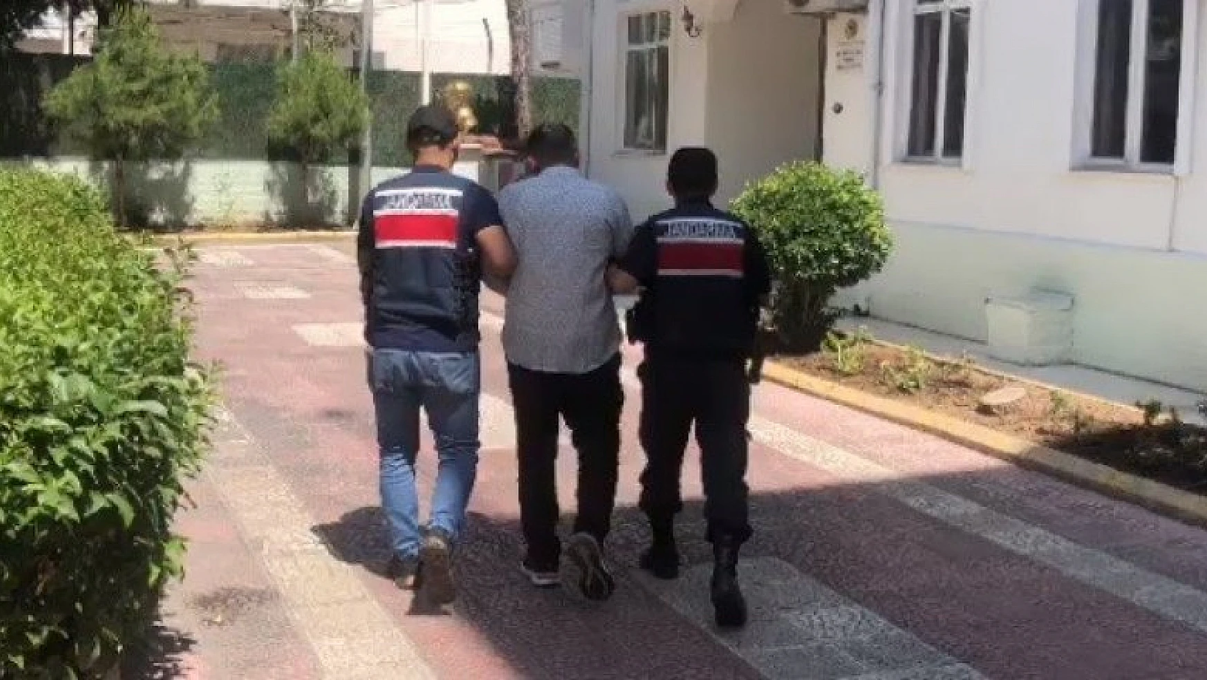 İzmir'de eş zamanlı terör operasyonu: 7 şüpheli gözaltında