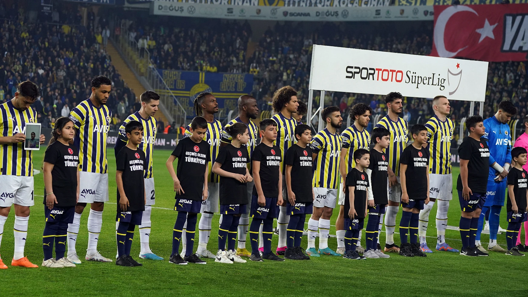 Konyaspor - Fenerbahçe maçına depremzedede çocuklar misafir oldu