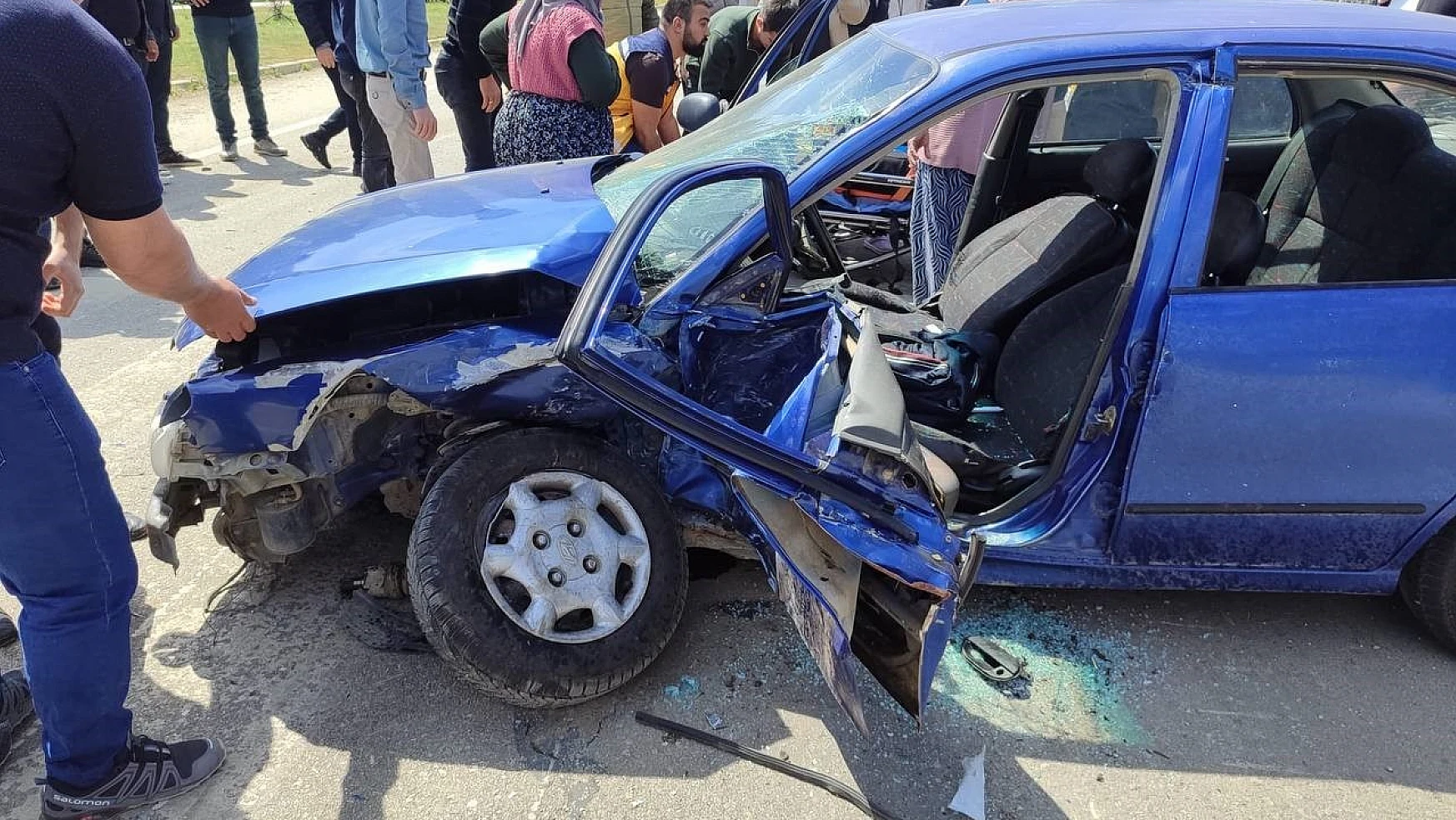 İki otomobilin karıştığı kazada 10 kişi yaralandı