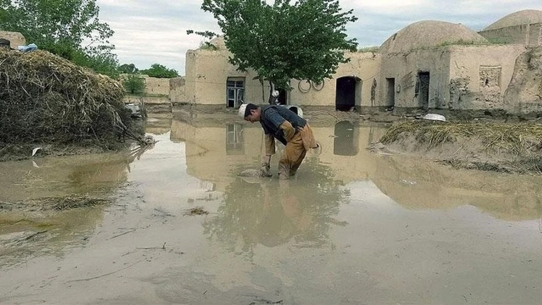 Afganistan'da 50 kişi sel nedeni ile hayatını kaybetti