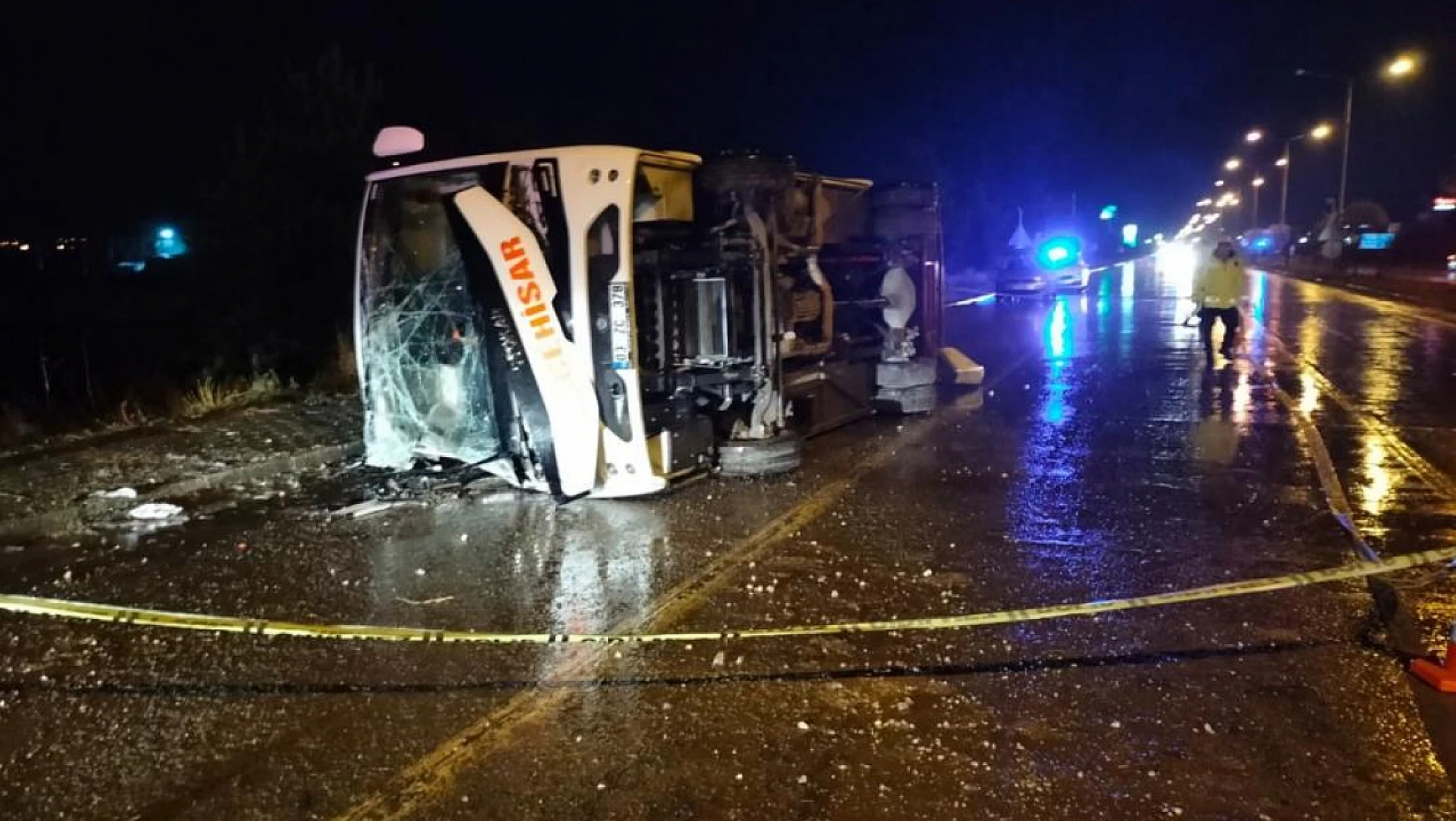 Afyonkarahisar'da aşırı yağmur trafik kazasına sebep oldu: 24 kişi yaralandı